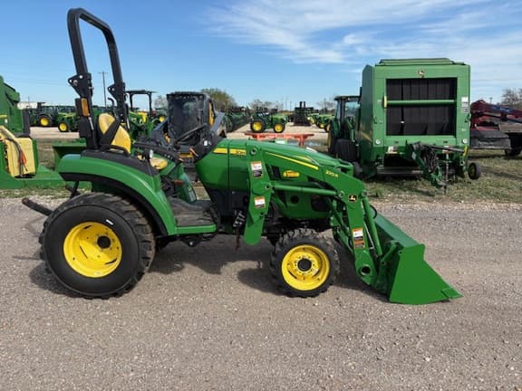 Image of John Deere 2032R equipment image 4