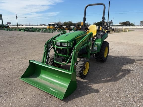 Image of John Deere 2032R equipment image 1
