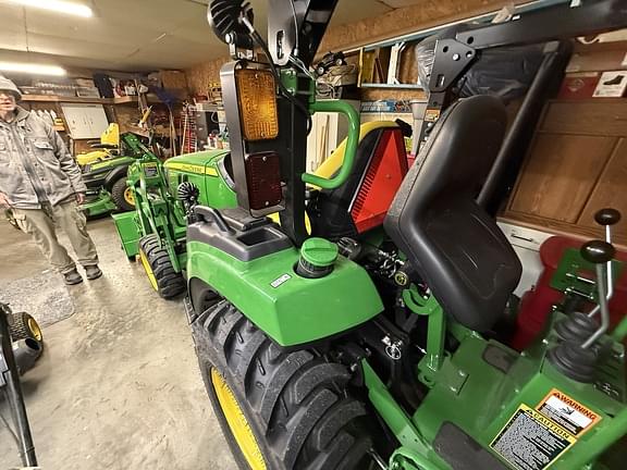 Image of John Deere 2032R equipment image 4