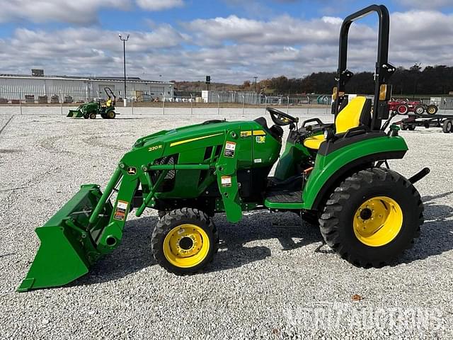 Image of John Deere 2032R equipment image 1