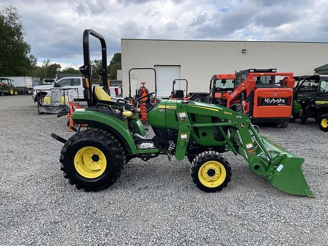 Image of John Deere 2032R equipment image 2