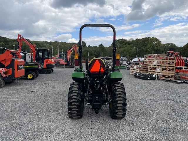 Image of John Deere 2032R equipment image 3