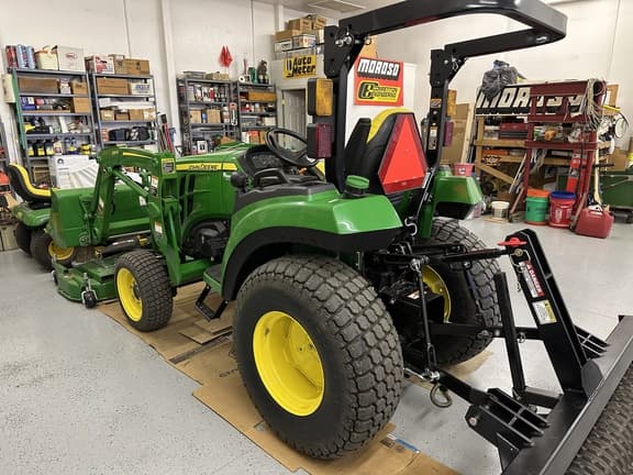 Image of John Deere 2038R equipment image 4