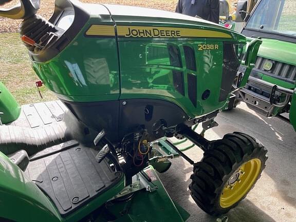 Image of John Deere 2038R equipment image 3