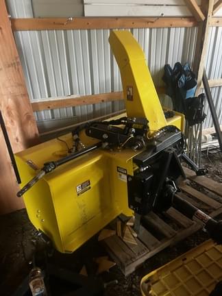 Image of John Deere 2038R equipment image 3