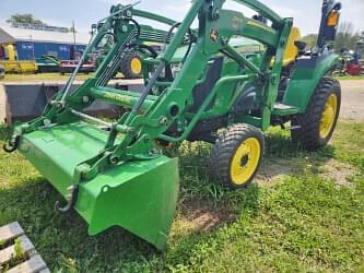 Image of John Deere 2038R equipment image 3