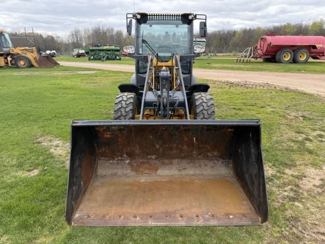 Image of John Deere 204L equipment image 1