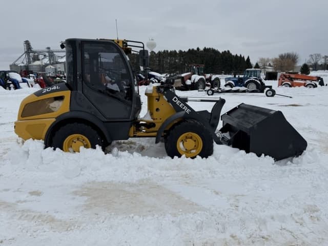 Image of John Deere 204L equipment image 3