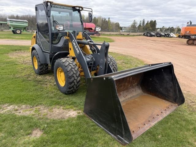 Image of John Deere 204L equipment image 2
