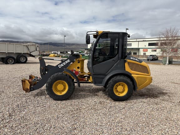 Image of John Deere 204L equipment image 1