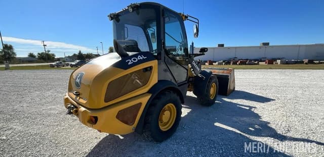 Image of John Deere 204L equipment image 4