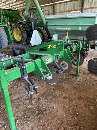Main image John Deere 2100