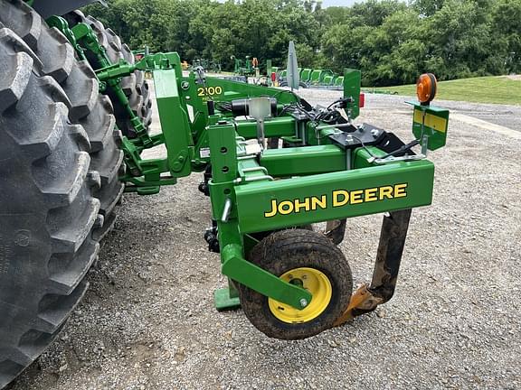 Image of John Deere 2100 equipment image 1