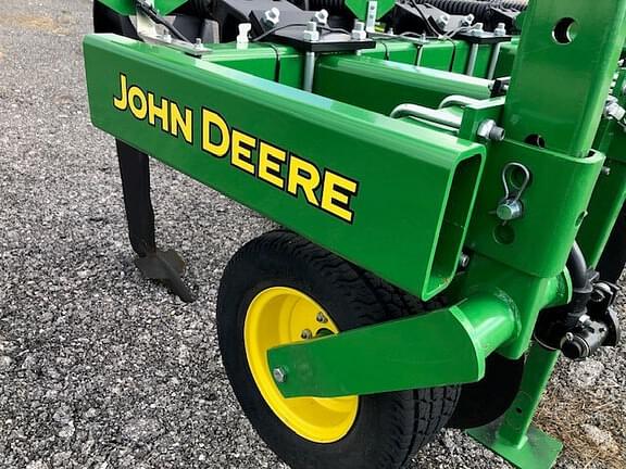 Image of John Deere 2100 equipment image 1