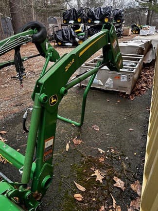 Image of John Deere 220R equipment image 2