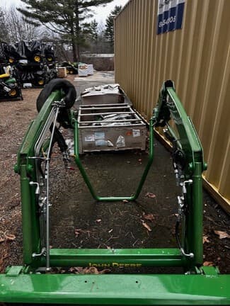 Image of John Deere 220R equipment image 1