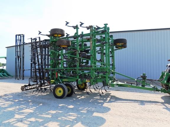 Image of John Deere 2210L equipment image 1