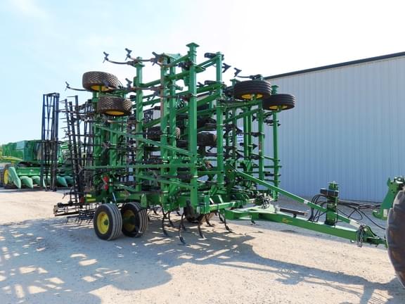 Image of John Deere 2210L equipment image 3
