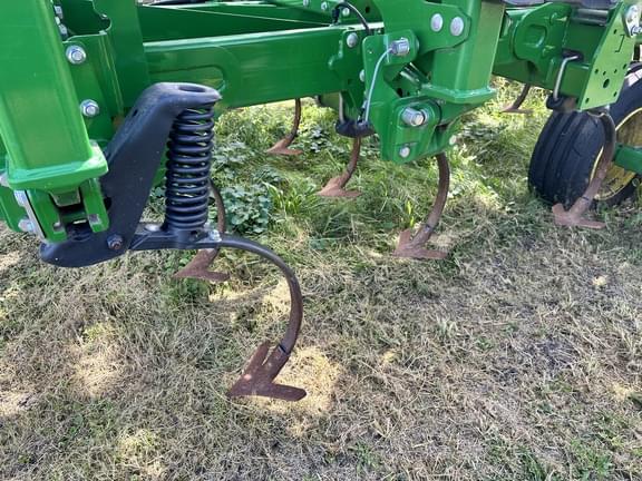 Image of John Deere 2230FH equipment image 4