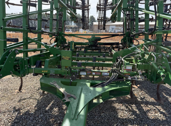 Image of John Deere 2230FH equipment image 4