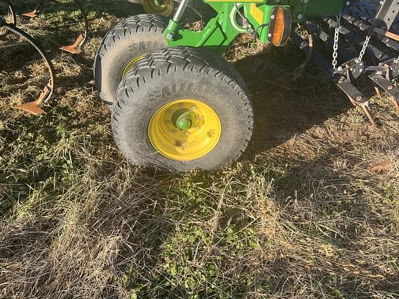 Image of John Deere 2230FH equipment image 2