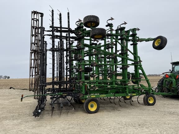 Image of John Deere 2230FH equipment image 4