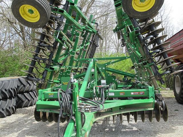 Image of John Deere 2330 equipment image 4