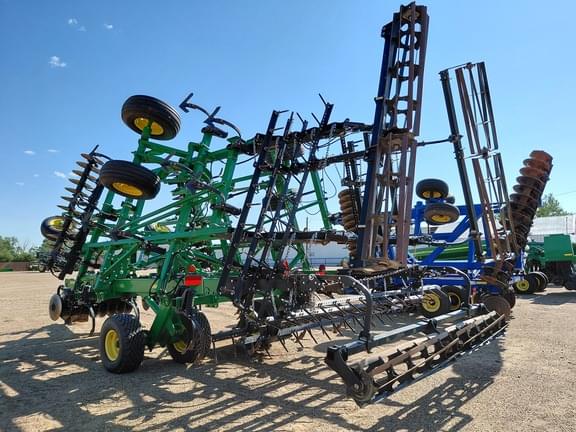 Image of John Deere 2330 equipment image 2