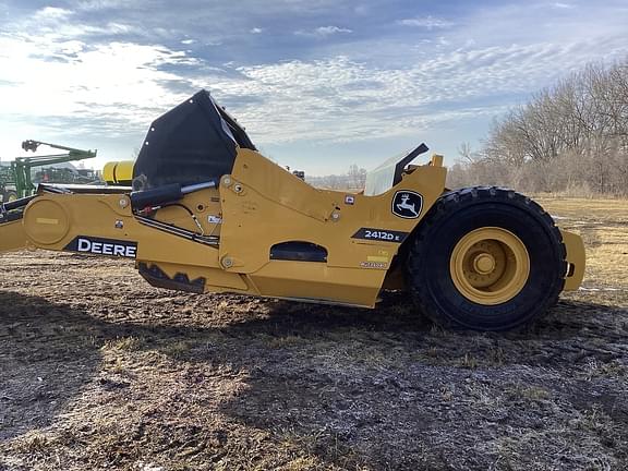 Image of John Deere 2412DE equipment image 4