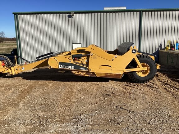 2022 John Deere 2412DE Equipment Image0