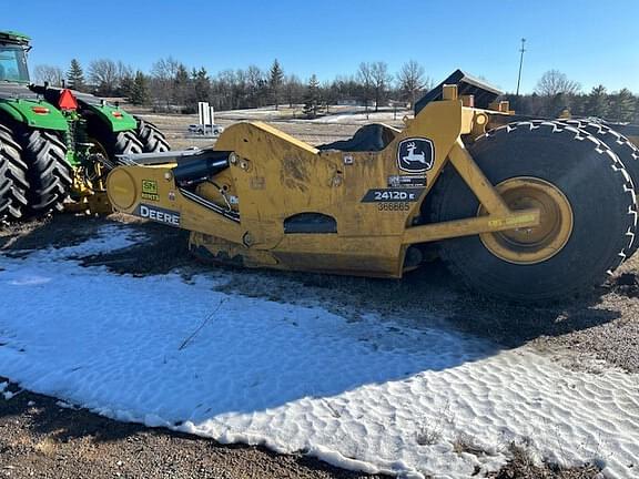 Image of John Deere 2412DE equipment image 4