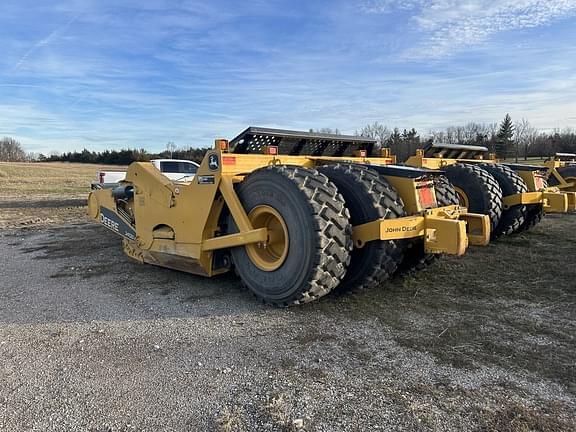 Image of John Deere 2412DE equipment image 3