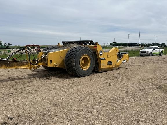 Image of John Deere 2412DE equipment image 4