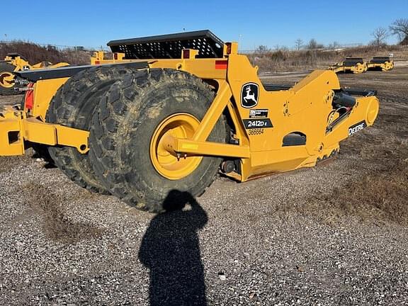 Image of John Deere 2412DE equipment image 3