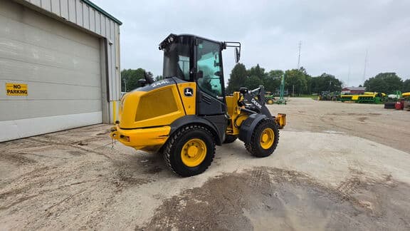 Image of John Deere 244L equipment image 4
