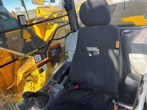 Image of John Deere 245G equipment image 4