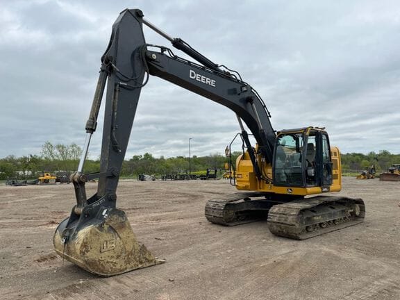 2022 John Deere 245G Equipment Image0