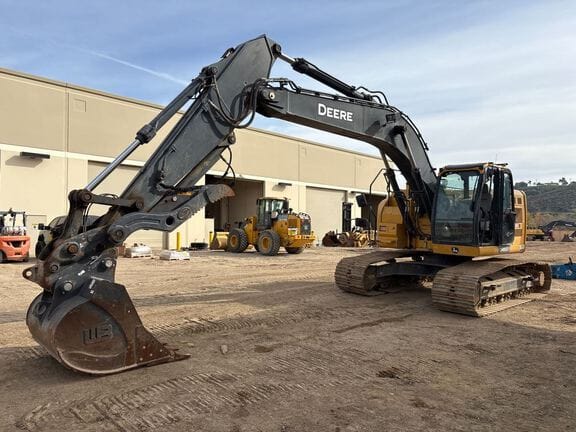 2022 John Deere 245G Equipment Image0
