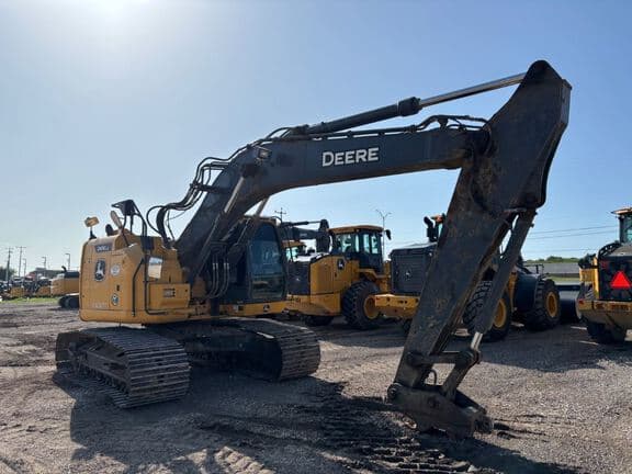 Image of John Deere 245G Primary image