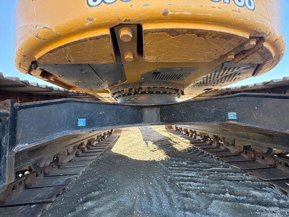 Image of John Deere 245G equipment image 4