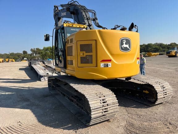 Image of John Deere 245G LC equipment image 3