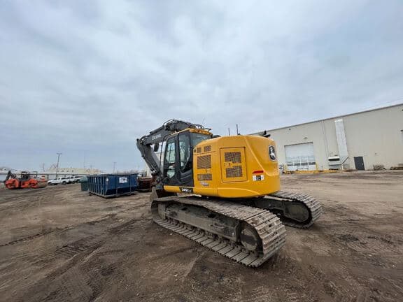 Image of John Deere 245G LC equipment image 3