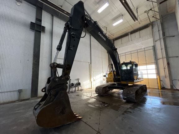 2022 John Deere 250G LC Equipment Image0