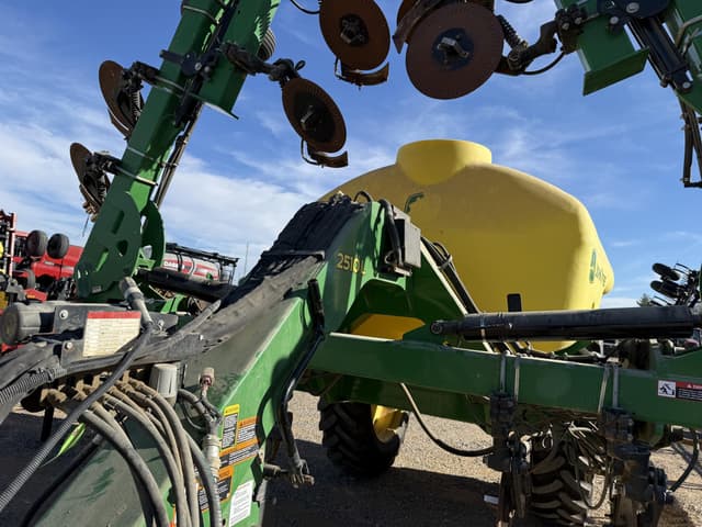 Image of John Deere 2510L equipment image 3
