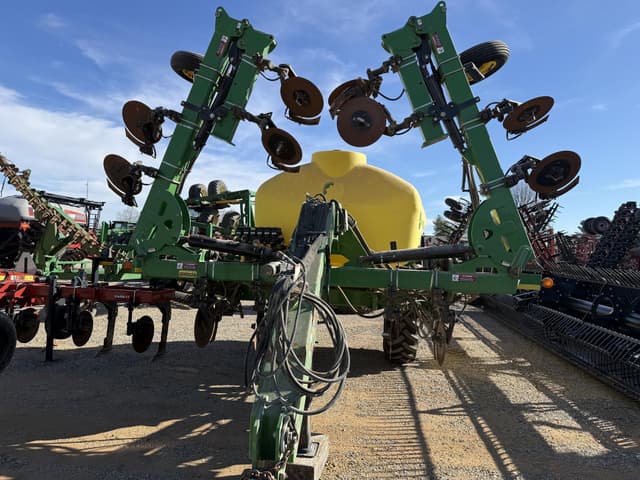 Image of John Deere 2510L equipment image 1