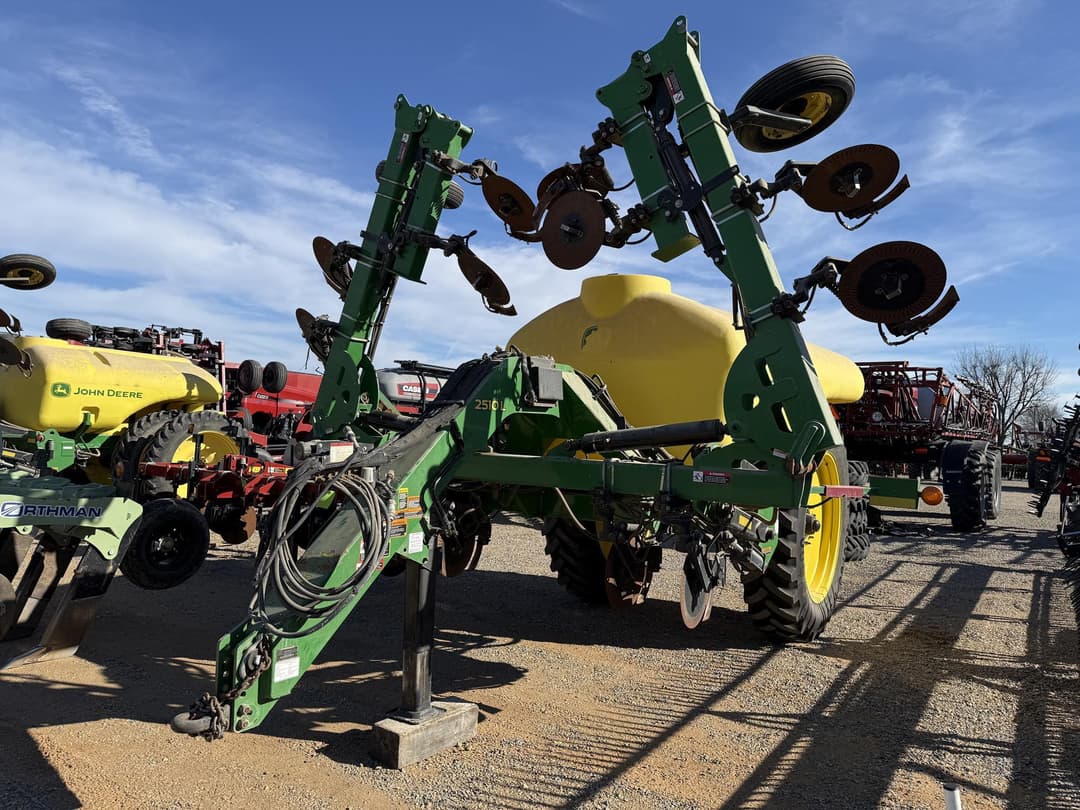 Image of John Deere 2510L Primary image