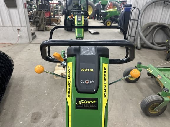 Image of John Deere 260SL equipment image 4