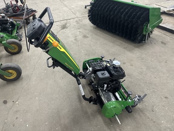 Image of John Deere 260SL equipment image 1