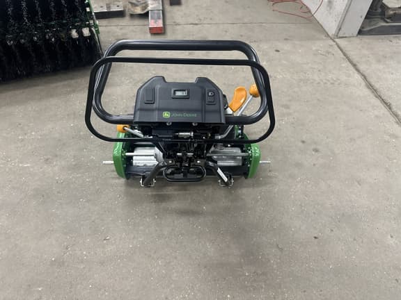 Image of John Deere 260SL equipment image 4