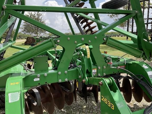Image of John Deere 2633 equipment image 3